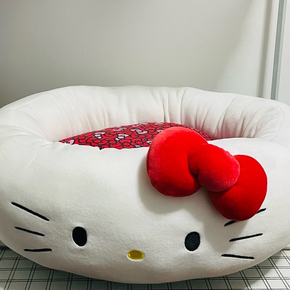 Hello Kitty Pet Bed - Picture 1 of 8